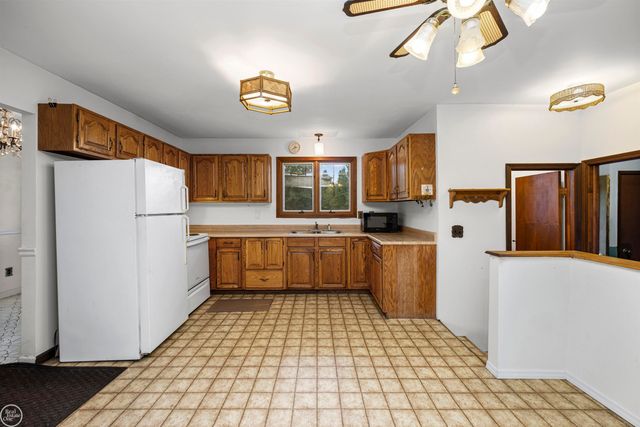 238 Parkwood Drive, Metamora, MI 48455