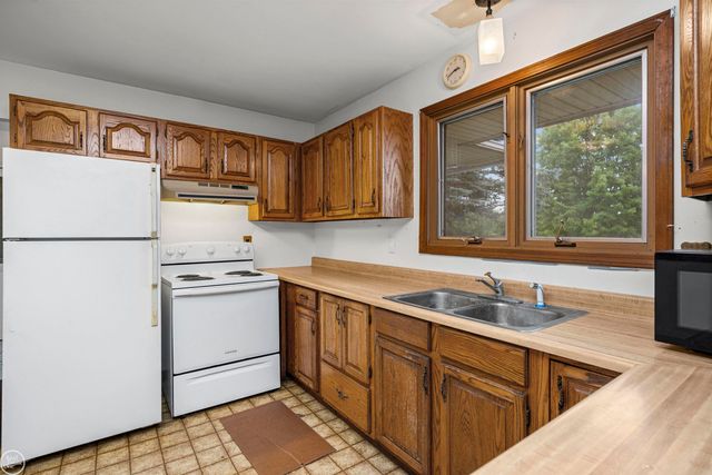 238 Parkwood Drive, Metamora, MI 48455