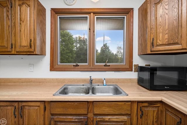 238 Parkwood Drive, Metamora, MI 48455