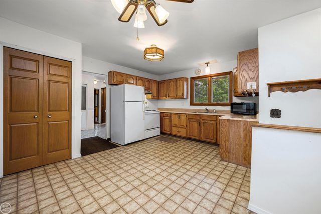 238 Parkwood Drive, Metamora, MI 48455