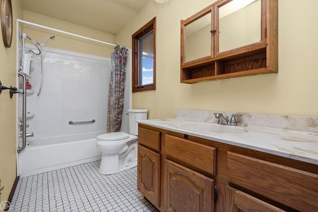 238 Parkwood Drive, Metamora, MI 48455
