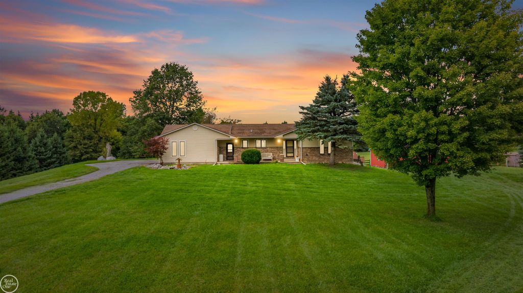 238 Parkwood Drive, Metamora, MI 48455