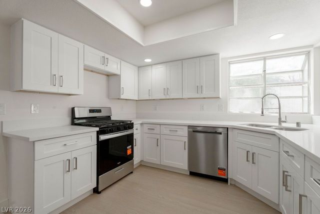 2118 Fountain Springs Drive, Henderson, NV 89074