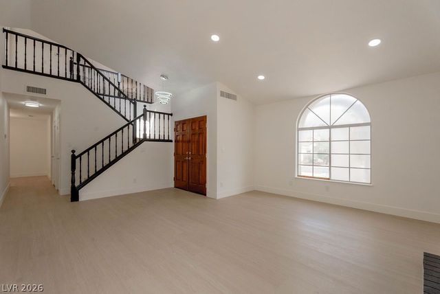 2118 Fountain Springs Drive, Henderson, NV 89074
