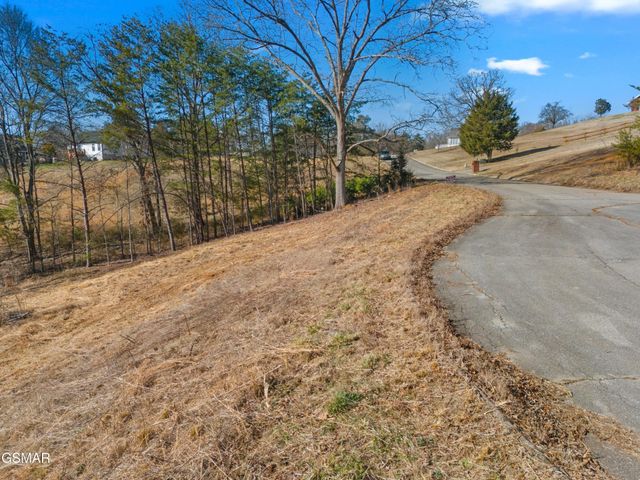 53 Kenneth Overlook, Kodak, TN 37764