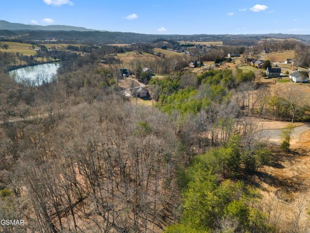 53 Kenneth Overlook, Kodak, TN 37764