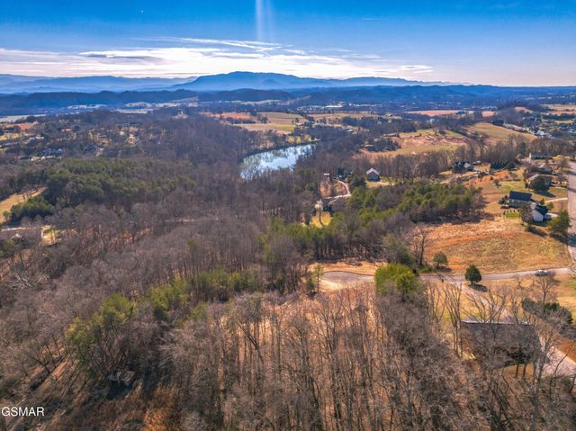 53 Kenneth Overlook, Kodak, TN 37764
