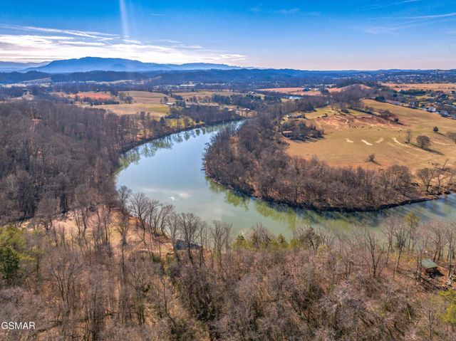 53 Kenneth Overlook, Kodak, TN 37764