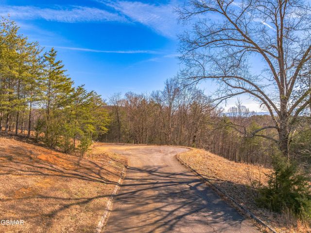 53 Kenneth Overlook, Kodak, TN 37764