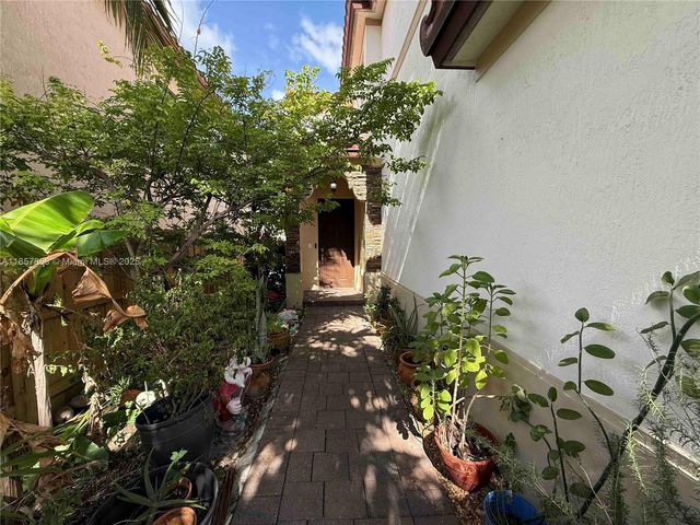 698 SE 34th Ter, Homestead, FL 33033