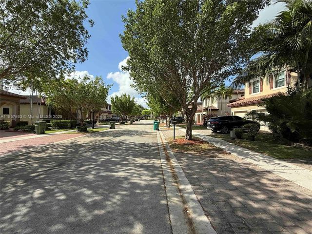 698 SE 34th Ter, Homestead, FL 33033