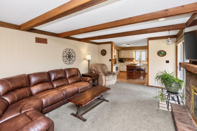 1572 NW 109th Street, Clive, IA 50325