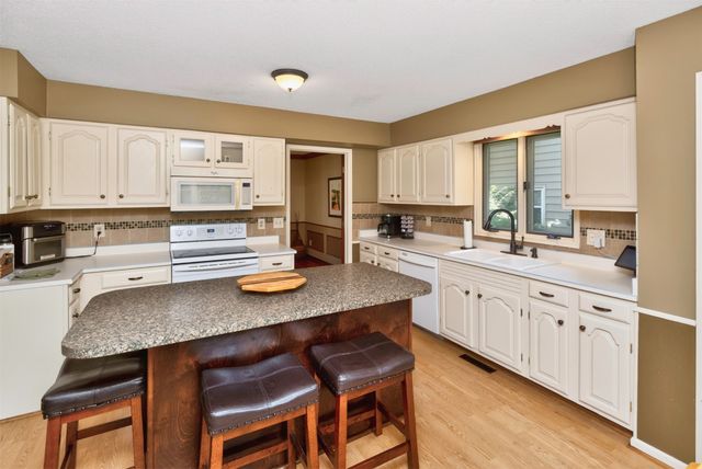 1572 NW 109th Street, Clive, IA 50325