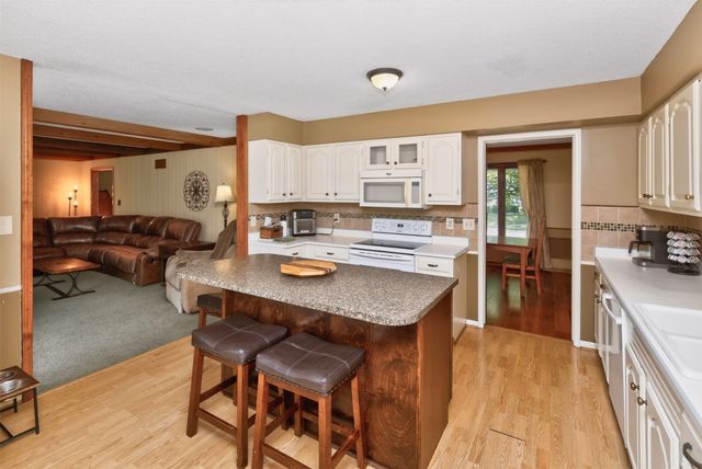 1572 NW 109th Street, Clive, IA 50325