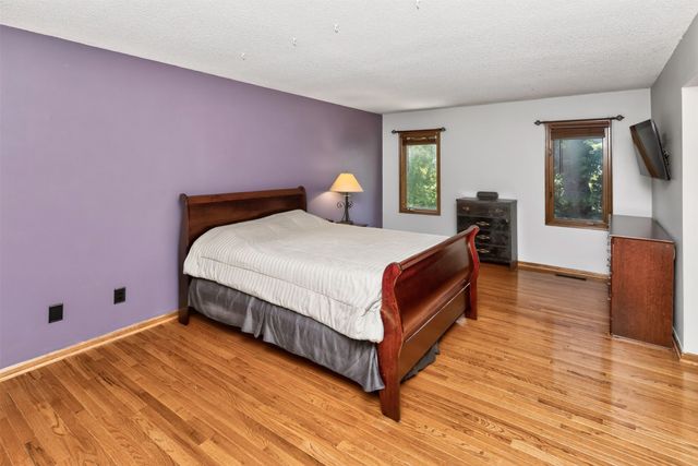 1572 NW 109th Street, Clive, IA 50325