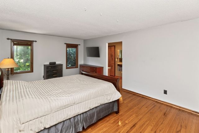 1572 NW 109th Street, Clive, IA 50325