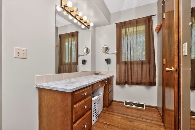1572 NW 109th Street, Clive, IA 50325