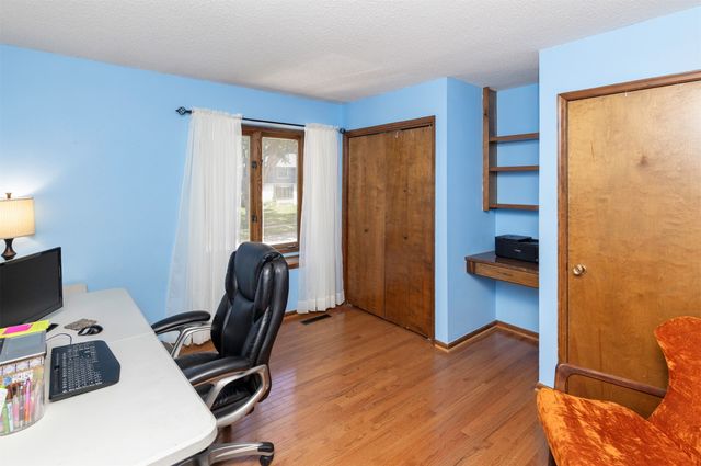 1572 NW 109th Street, Clive, IA 50325