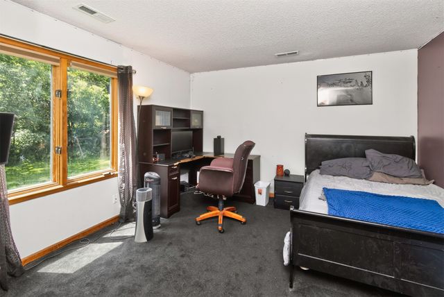 1572 NW 109th Street, Clive, IA 50325
