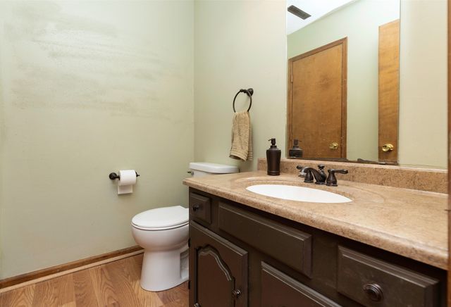 1572 NW 109th Street, Clive, IA 50325