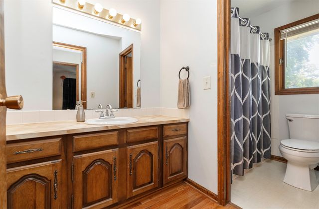 1572 NW 109th Street, Clive, IA 50325