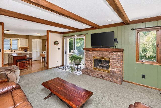 1572 NW 109th Street, Clive, IA 50325