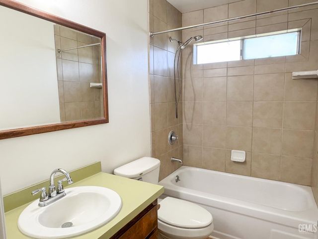 2804 Stanyan Court, Bakersfield, CA 93309