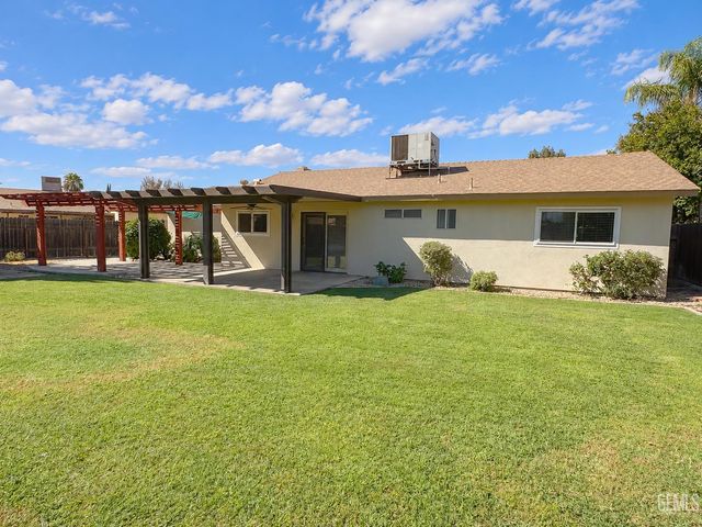 2804 Stanyan Court, Bakersfield, CA 93309