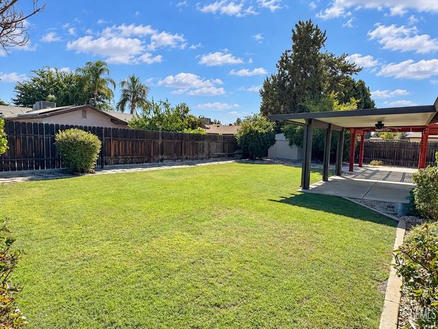 2804 Stanyan Court, Bakersfield, CA 93309
