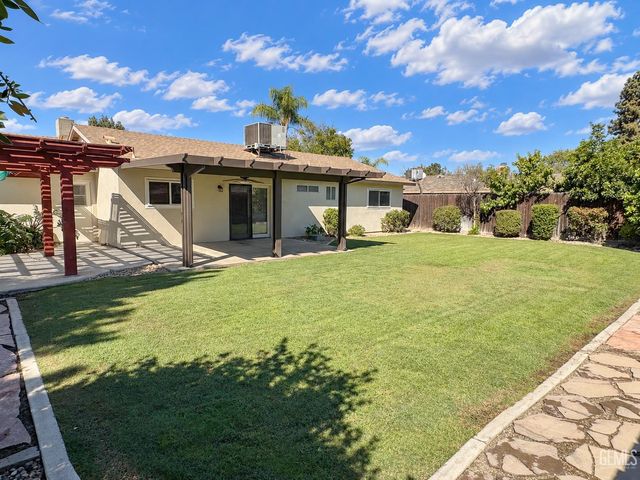 2804 Stanyan Court, Bakersfield, CA 93309