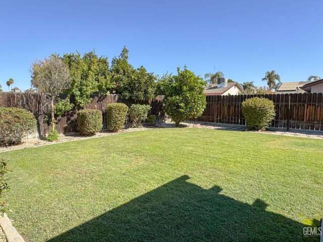 2804 Stanyan Court, Bakersfield, CA 93309