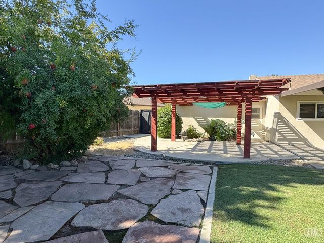 2804 Stanyan Court, Bakersfield, CA 93309
