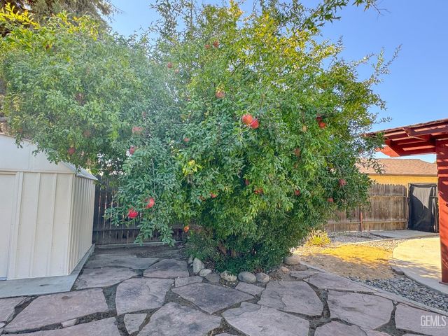 2804 Stanyan Court, Bakersfield, CA 93309