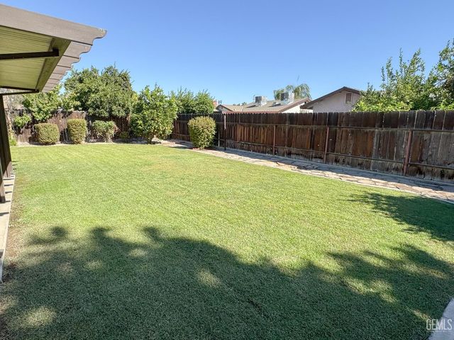 2804 Stanyan Court, Bakersfield, CA 93309