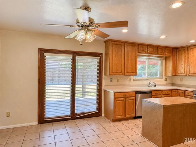 2804 Stanyan Court, Bakersfield, CA 93309