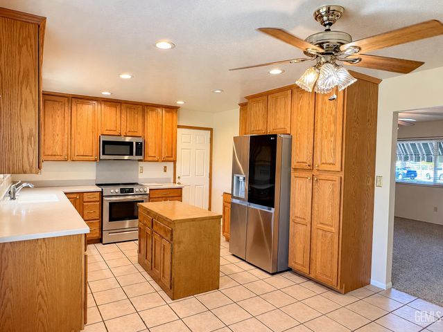 2804 Stanyan Court, Bakersfield, CA 93309