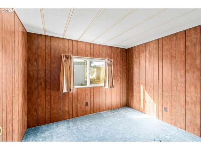 1400 CANDLELIGHT Dr 226, Eugene, OR 97402