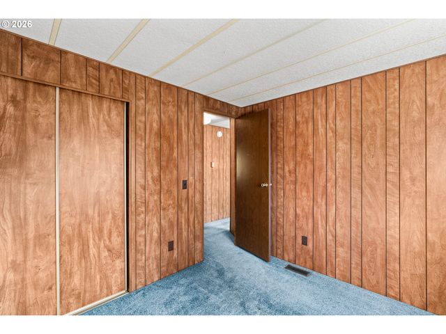 1400 CANDLELIGHT Dr 226, Eugene, OR 97402