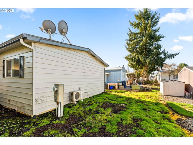 1400 CANDLELIGHT Dr 226, Eugene, OR 97402