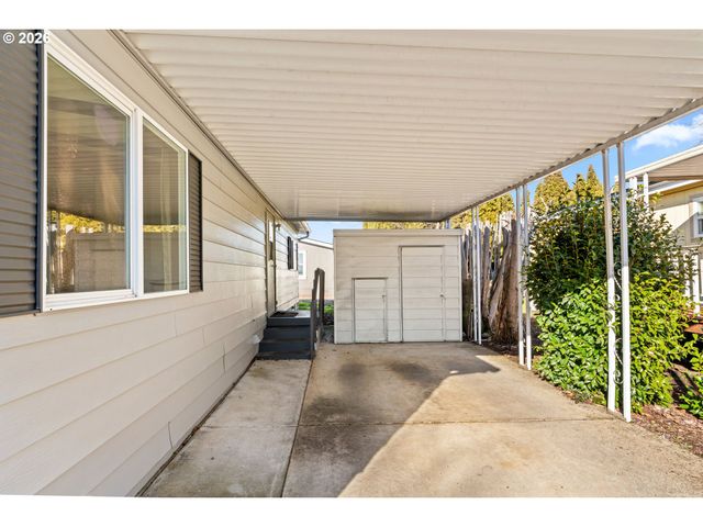 1400 CANDLELIGHT Dr 226, Eugene, OR 97402