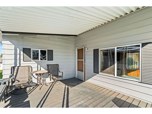 1400 CANDLELIGHT Dr 226, Eugene, OR 97402