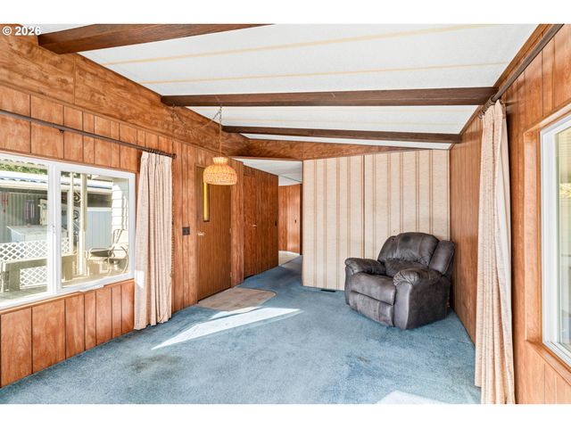 1400 CANDLELIGHT Dr 226, Eugene, OR 97402