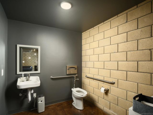 2202 30th St, San Diego, CA 92104