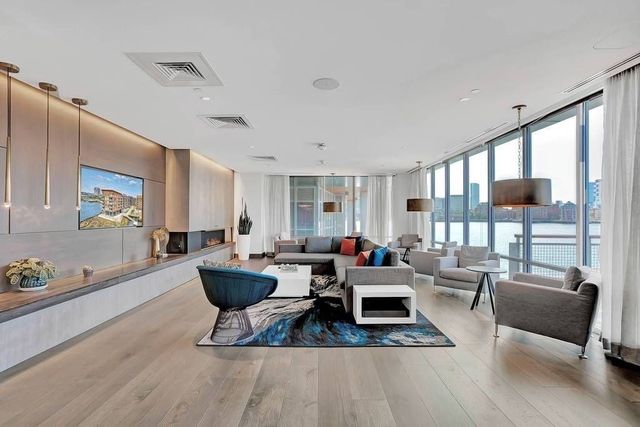 65 Lewis St 216, Boston, MA 02128