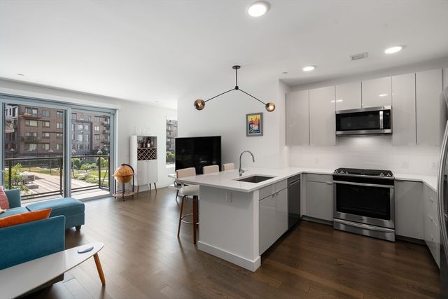 65 Lewis St 216, Boston, MA 02128
