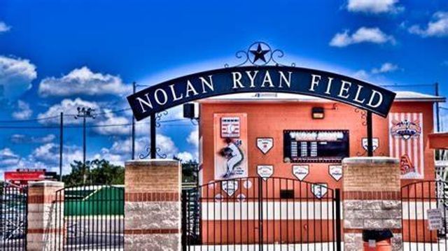 514 E Foley Street, Alvin, TX 77511
