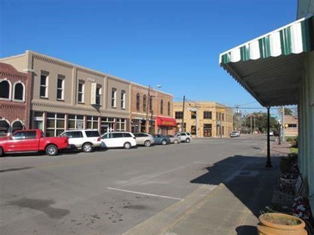 514 E Foley Street, Alvin, TX 77511