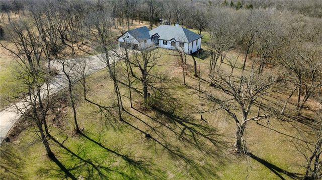 1619 E Sunrise Drive, Smithville, MO 64089