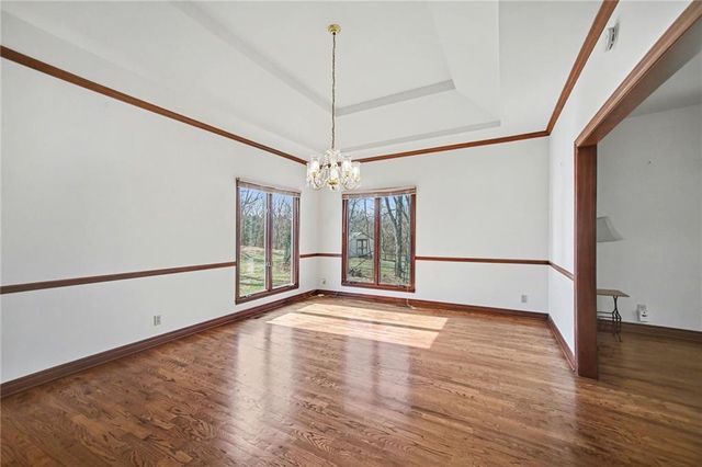 1619 E Sunrise Drive, Smithville, MO 64089