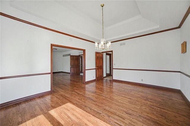 1619 E Sunrise Drive, Smithville, MO 64089